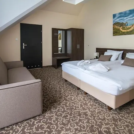 Hotel Bialy 2*